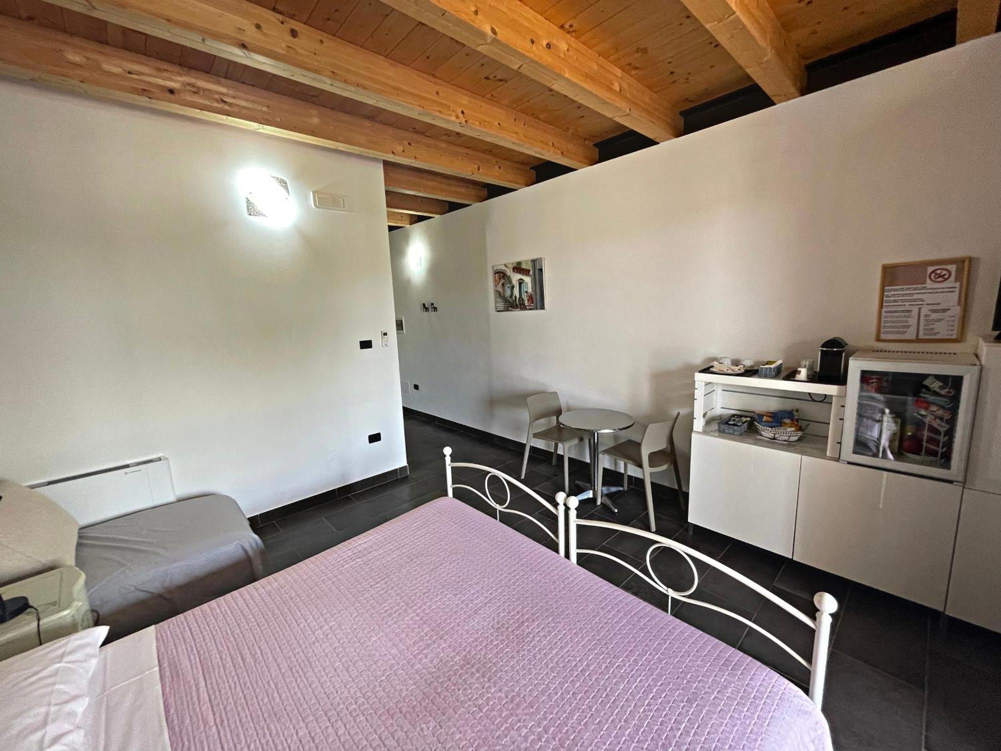 Camera Matrimoniale con Letto Supplementare